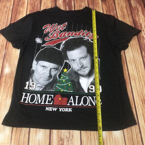Home Alone Wet Bandits Harry And Marv Wanted Mens Gray Shirt Sz Medium Christmas - Picture 5 of 6